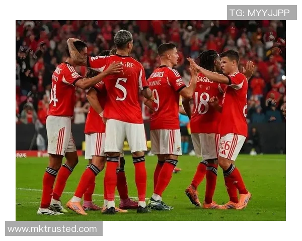 足总杯激战利物浦3-0战胜巴萨争议判罚引发全场热议